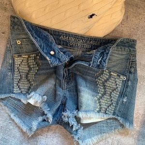 American Eagle high rise festival distressed denim shorts cut offs size 00 W28